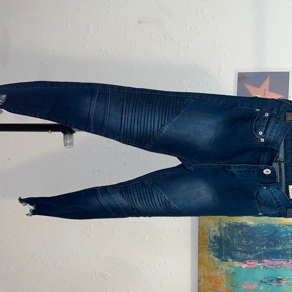 Skinny Blue jeans with fringe bottom